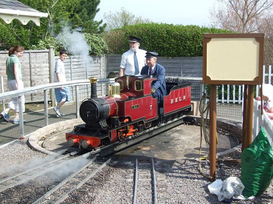 800px-Beer_Heights_Light_Railway_Turntable.jpg