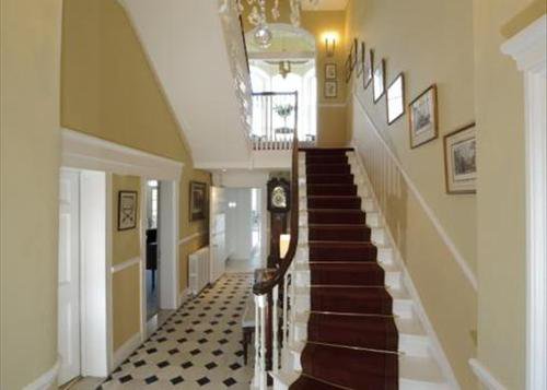 Hallway1.JPG