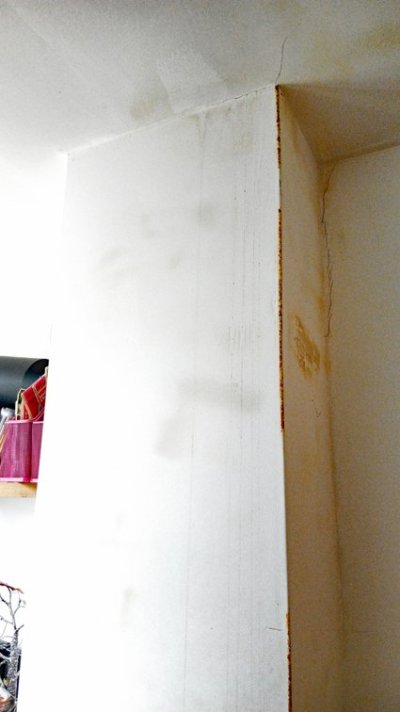004_Rear bedroom chimney breast_1.jpg