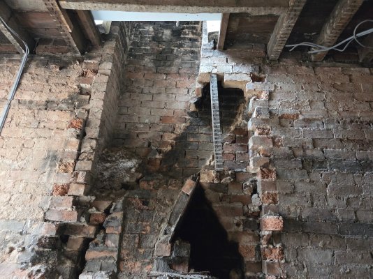 chimney breast 1.jpg