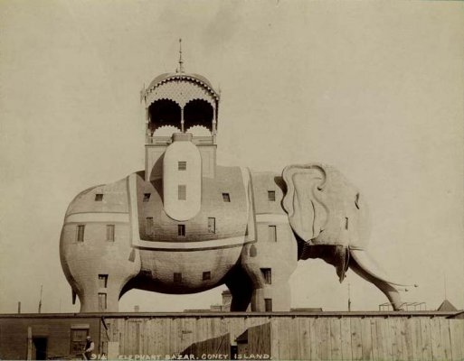 Elephantine_Colossus.jpg