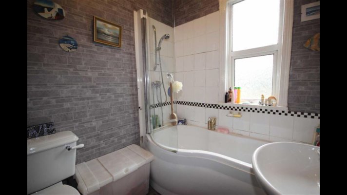 Bathroom before.JPG Bathroom before.JPG