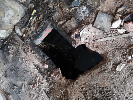 Kitchen cistern.jpg Kitchen cistern.jpg