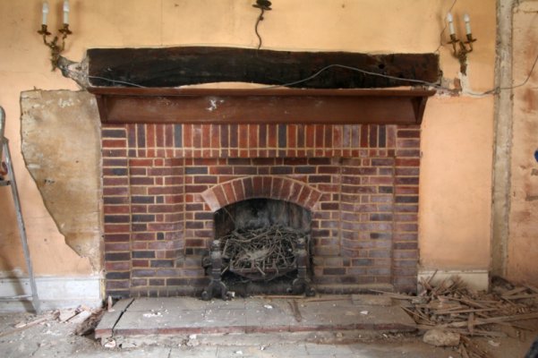 Fireplace1.JPG