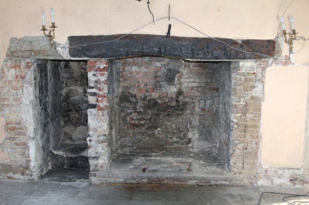 Fireplace2.JPG