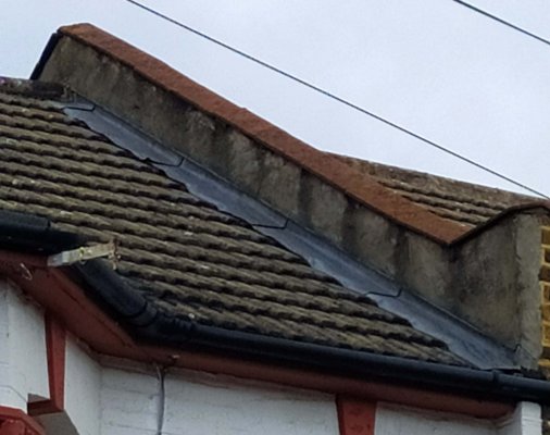 Neighbours side of parapet (small).jpg Neighbours side of parapet (small).jpg