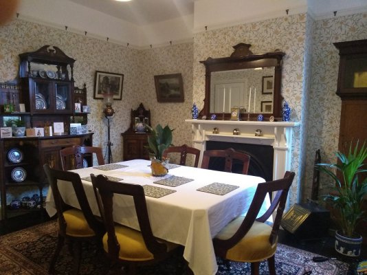 middle room 8 small.jpg