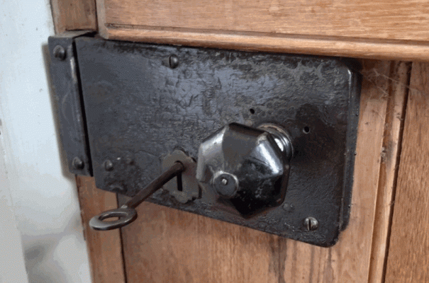 Door lock.gif Door lock.gif