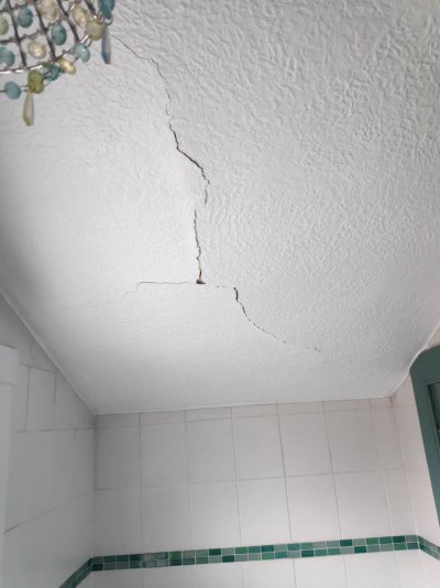 ceiling.jpg ceiling.jpg