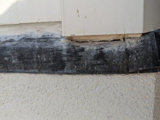 Sealant_gap.jpg Sealant_gap.jpg