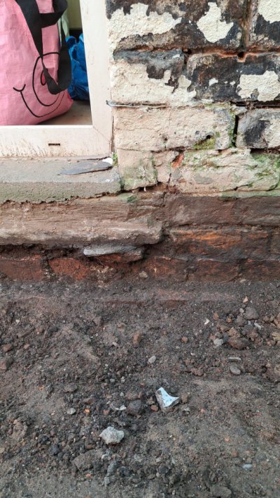 Outside Ground Levels - Slate DPC Near Door.jpeg Outside Ground Levels - Slate DPC Near Door.jpeg